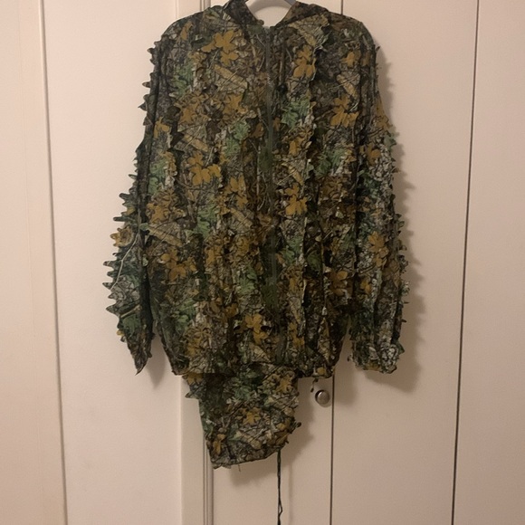 NWOT Hunting Camouflage Leafy 2 piece hunting outfit. Very lightweight - Picture 1 of 10